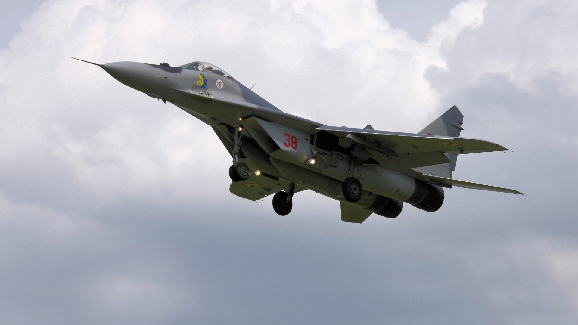 外教风格与球队文化适应难度大，外教团队对训练的要求很高