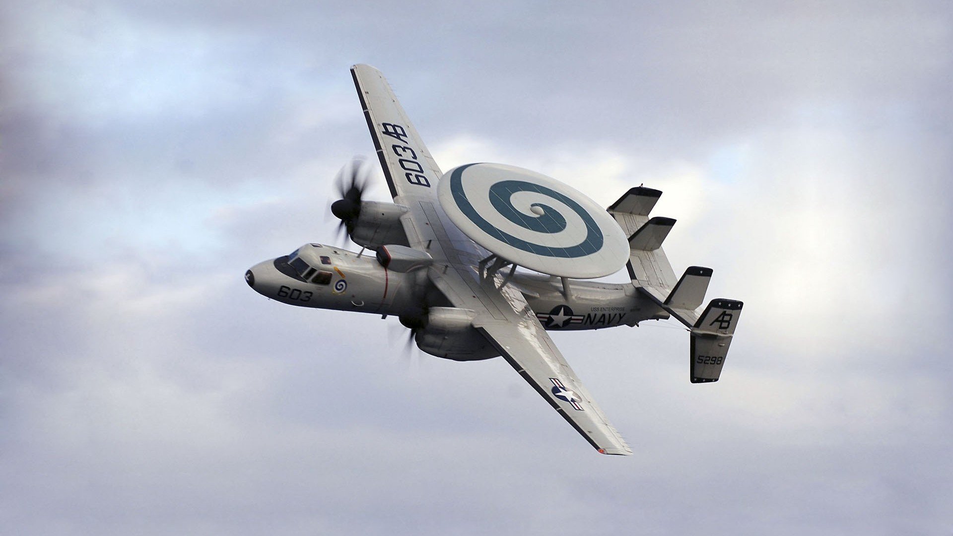 那不勒斯快速换位制造进攻错位优势,那不勒斯位置