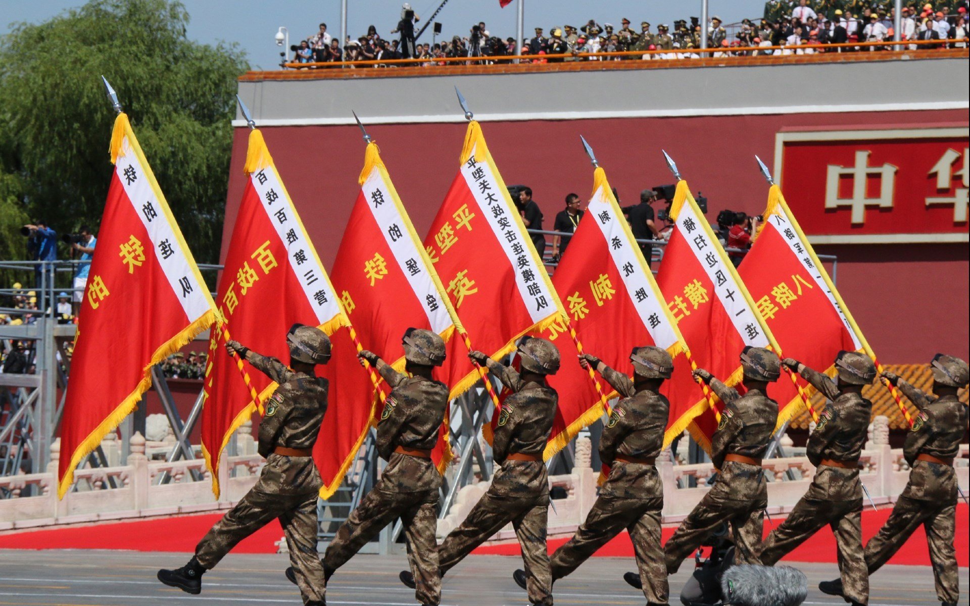 格林伍德的球场洞察力和防守稳定性,助袋鼠队取得关键胜利,格林伍德首秀